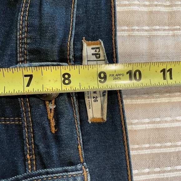 Free People Mid Rise Dark Wash Stretchy Skinny Jeans 26 - Picture 8 of 9